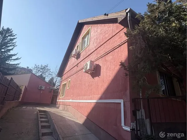 Eladó ház Budapest XXI. kerület, Királyerdő 243 nm