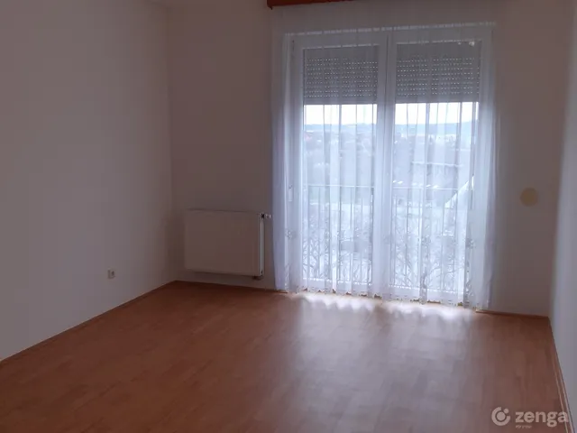 Eladó lakás Pécs, Kertváros 37 nm