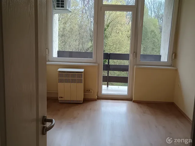 Eladó lakás Pápa, Vajda Péter-lakótelep, 30 57 nm