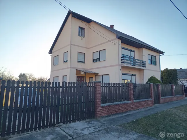Eladó ház Vácszentlászló 220 nm