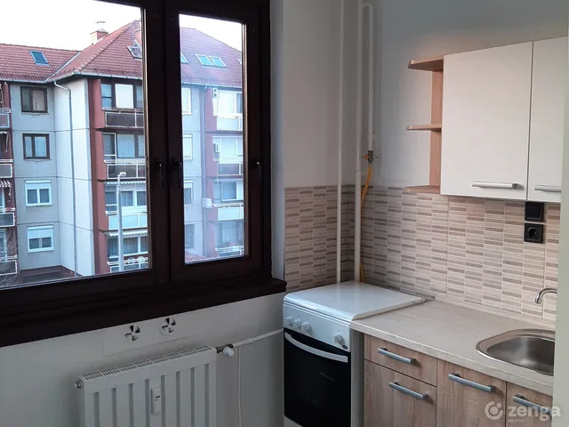 Eladó lakás Kecskemét, Széchenyiváros 36 nm