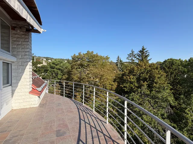 Kiadó lakás Budapest XII. kerület, Mártonhegy 135 nm