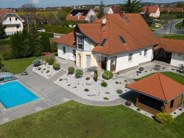 Eladó ház Cserszegtomaj 335 nm