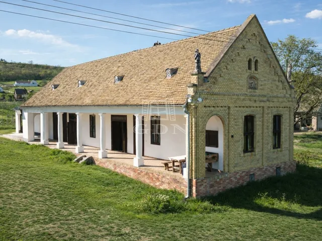 Eladó ház Szekszárd, Szőlőhegy 135 nm