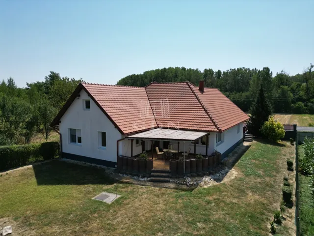 Eladó ház Szápár 140 nm