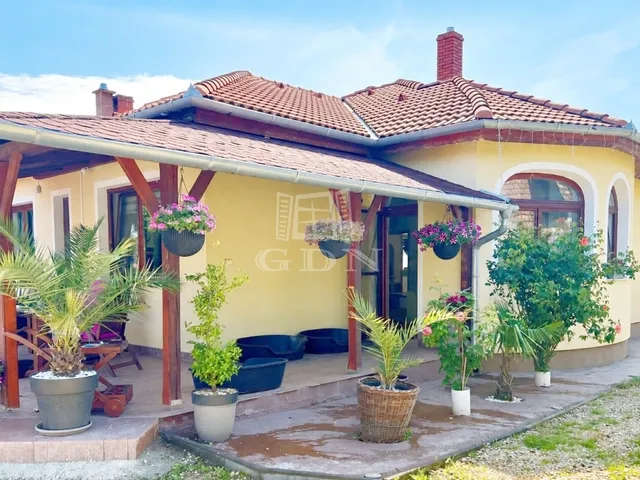Eladó ház Nyőgér 120 nm