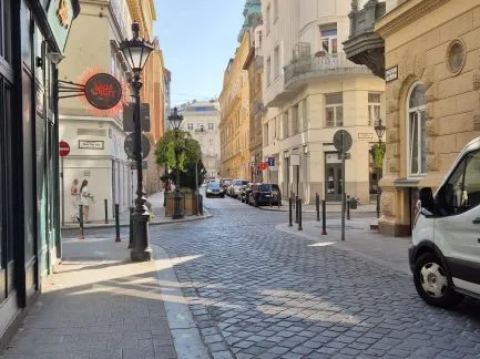 Eladó kereskedelmi és ipari ingatlan Budapest V. kerület, Belváros, Nyáry Pál utca 28 nm