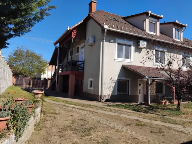 Eladó ház Debrecen, Pércsikert 176 nm