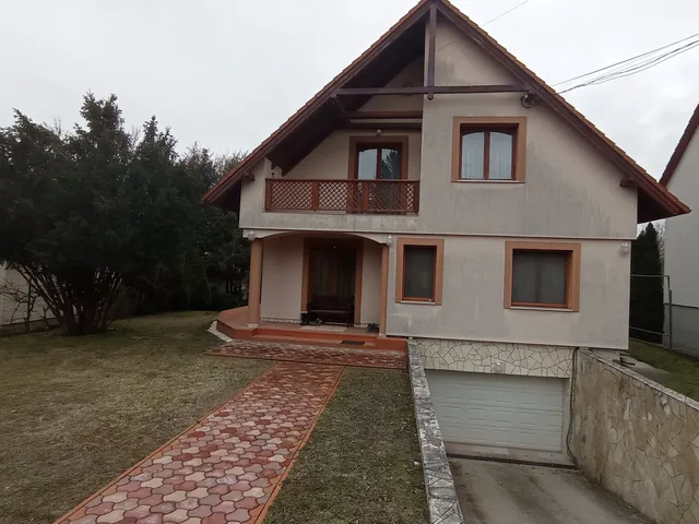 Eladó ház Szigetmonostor, Horány 260 nm