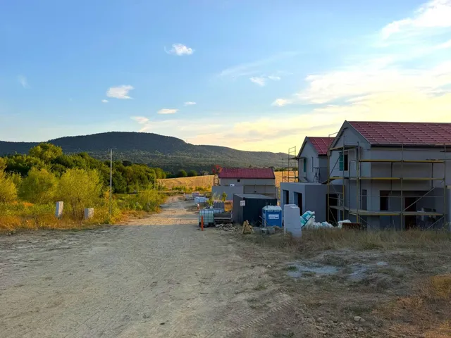 Eladó telek Üröm, Völgyliget sétány 423 nm