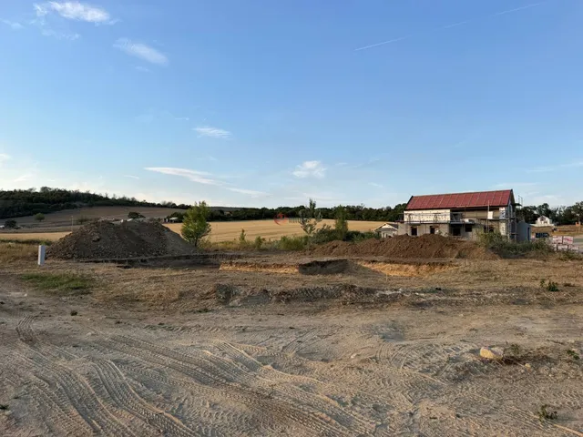 Eladó telek Üröm, Völgyliget sétány 845 nm