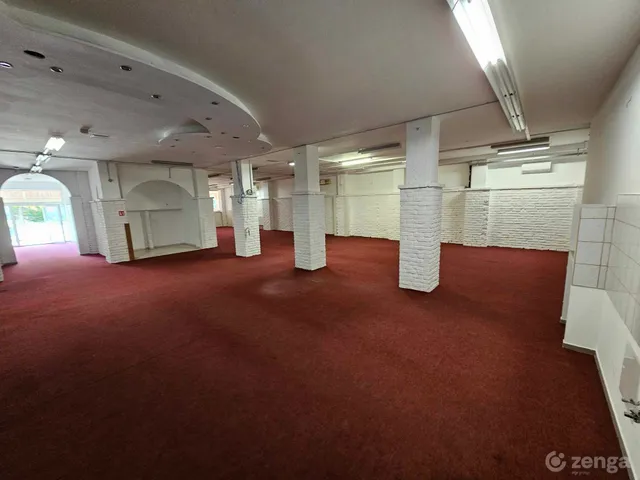 Kiadó kereskedelmi és ipari ingatlan Tatabánya, Óváros 300 nm