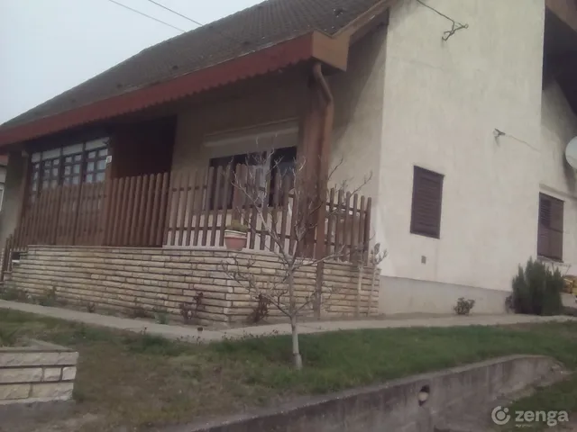 Eladó ház Dunaújváros, Óváros 120 nm