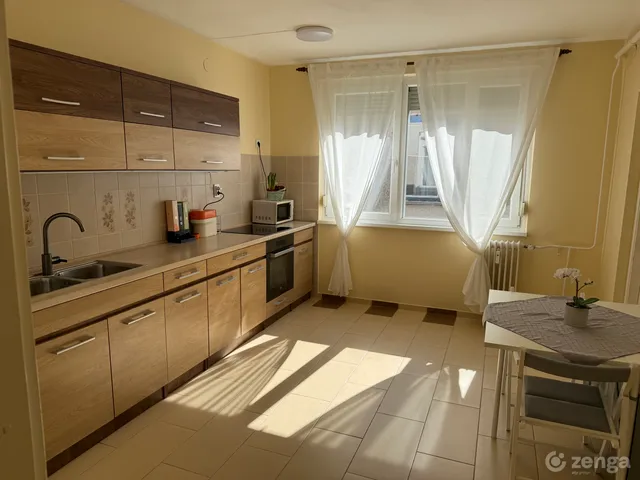 Eladó lakás Szolnok, Széchenyi-lakótelep 54 nm