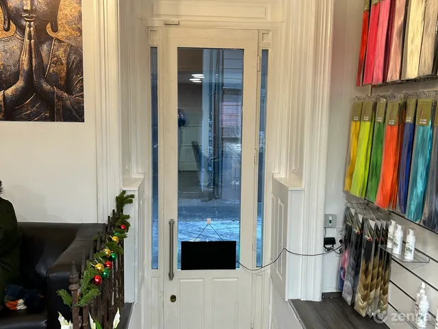 Kiadó kereskedelmi és ipari ingatlan Budapest VI. kerület, Nagykörúton belüli terület 64 nm