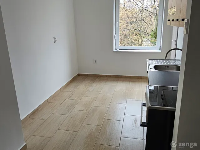 Eladó lakás Komló, Kenderföld 34 nm