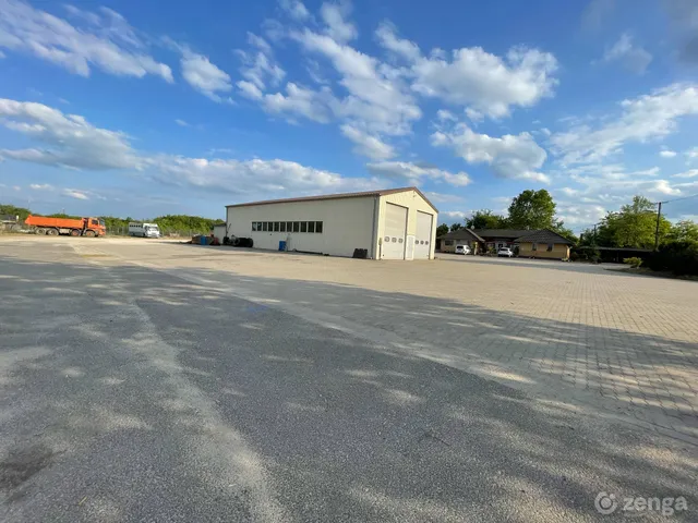 Eladó kereskedelmi és ipari ingatlan Kecskemét, Kisfái 170 nm