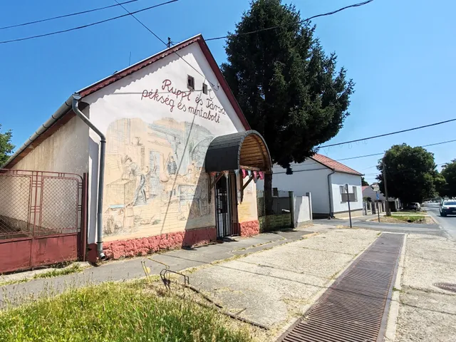 Eladó kereskedelmi és ipari ingatlan Bonyhád 360 nm