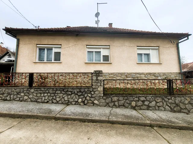 Eladó ház Kismányok 130 nm