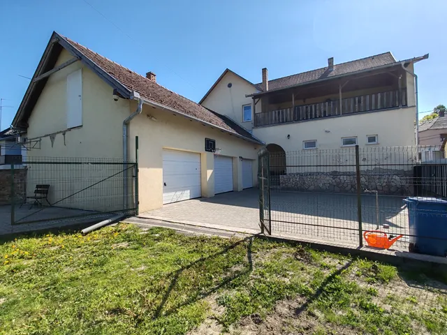 Eladó lakás Hőgyész 140 nm