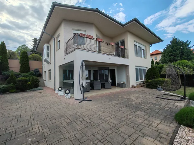 Eladó ház Szekszárd 345 nm