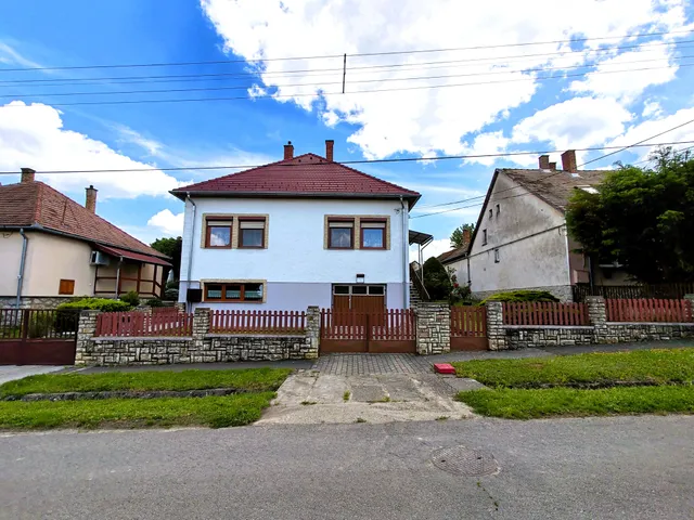Eladó ház Bonyhád 185 nm