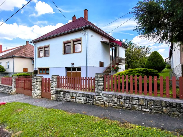 Eladó ház Bonyhád 185 nm