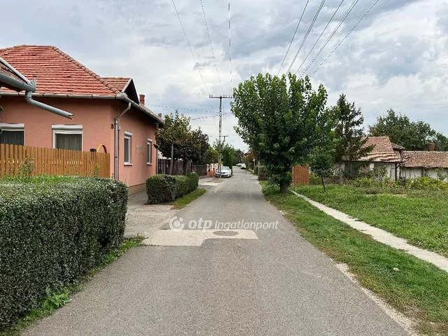 Eladó telek Mezőtúr 707 nm