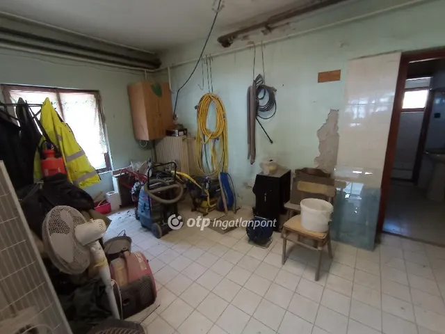 Eladó kereskedelmi és ipari ingatlan Kondoros 870 nm