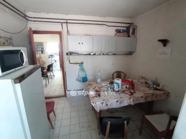 Eladó kereskedelmi és ipari ingatlan Kondoros 870 nm