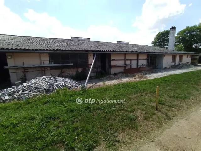 Eladó kereskedelmi és ipari ingatlan Kondoros 870 nm