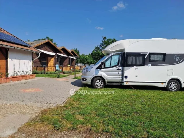 Eladó kereskedelmi és ipari ingatlan Abádszalók 450 nm