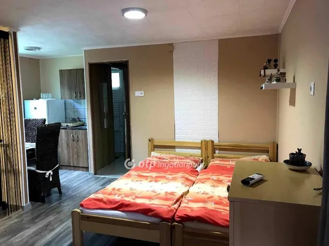 Eladó kereskedelmi és ipari ingatlan Abádszalók 450 nm