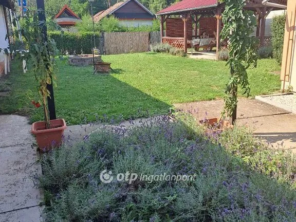 Eladó kereskedelmi és ipari ingatlan Abádszalók 450 nm