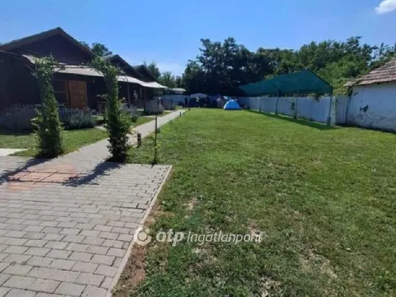 Eladó kereskedelmi és ipari ingatlan Abádszalók 450 nm