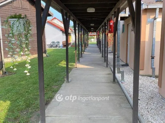 Eladó kereskedelmi és ipari ingatlan Abádszalók 450 nm