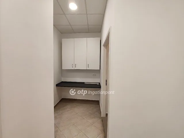 Kiadó kereskedelmi és ipari ingatlan Szolnok, Belváros 98 nm