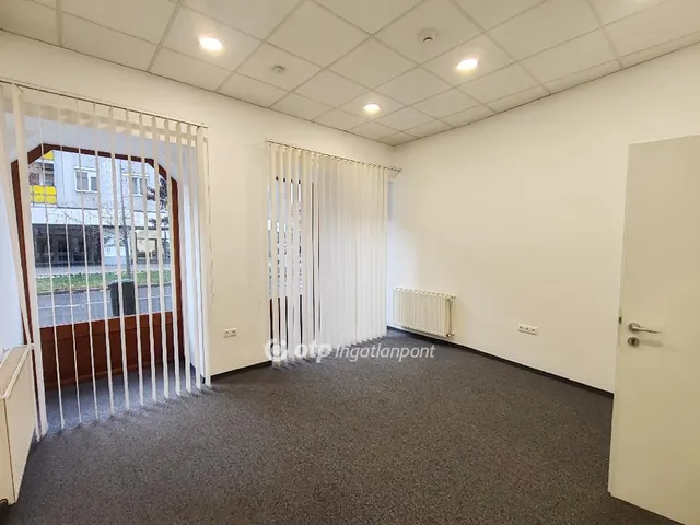 Kiadó kereskedelmi és ipari ingatlan Szolnok, Belváros 98 nm