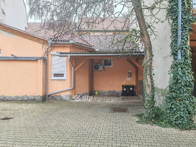 Eladó ház Szolnok, Belváros 733 nm