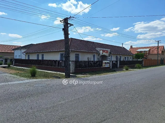 Eladó ház Abádszalók 176 nm