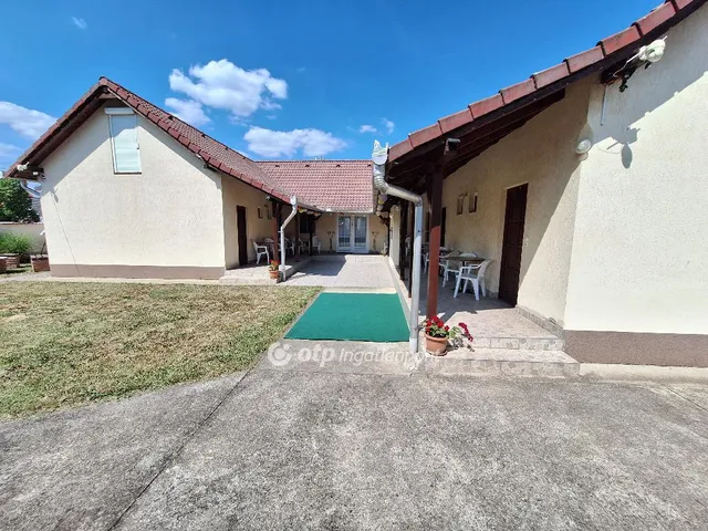 Eladó ház Abádszalók 176 nm