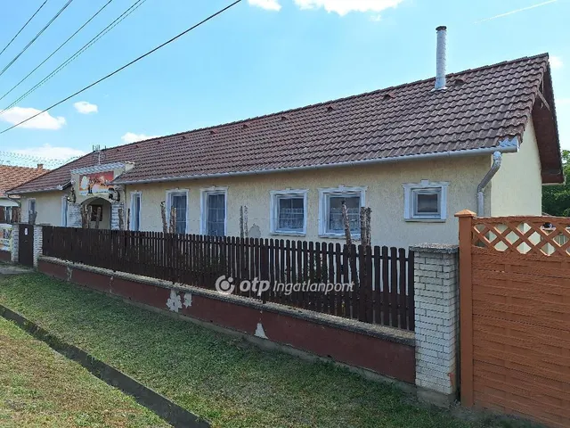Eladó ház Abádszalók 176 nm