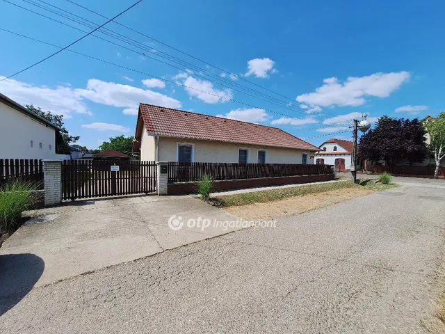 Eladó ház Abádszalók 176 nm