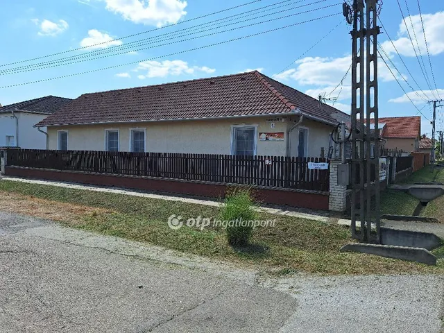 Eladó kereskedelmi és ipari ingatlan Abádszalók 176 nm