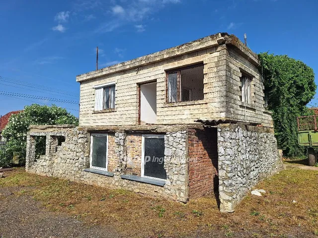 Eladó ház Abádszalók 145 nm