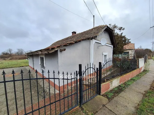 Eladó ház Tiszaigar 61 nm