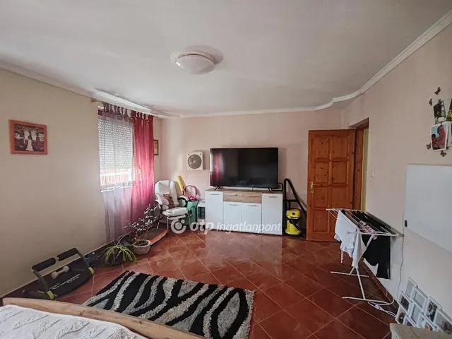 Eladó ház Kőtelek 198 nm