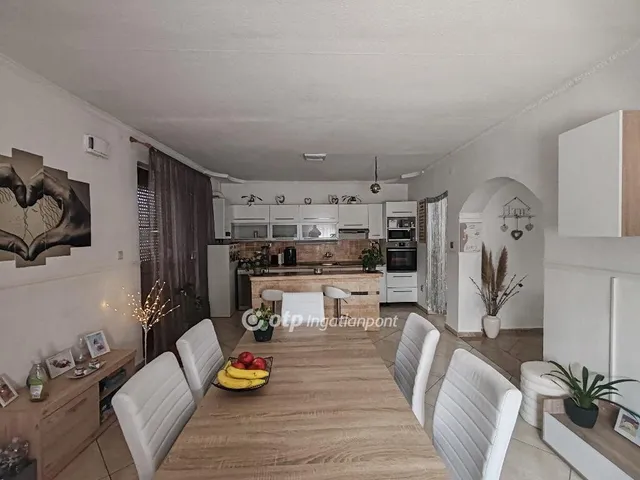 Eladó ház Kőtelek 198 nm