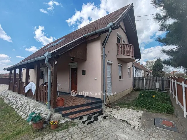 Eladó ház Kőtelek 198 nm