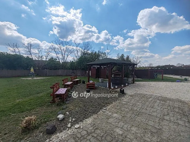 Eladó ház Kőtelek 198 nm